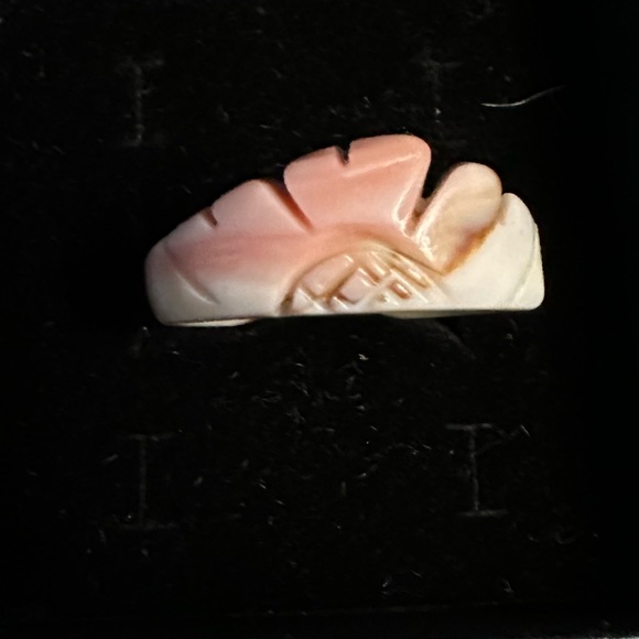 Bohemian Carved Leaf Shell Ring - Picture 6 of 9